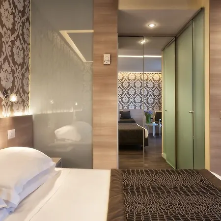 Roma Hotel 4*