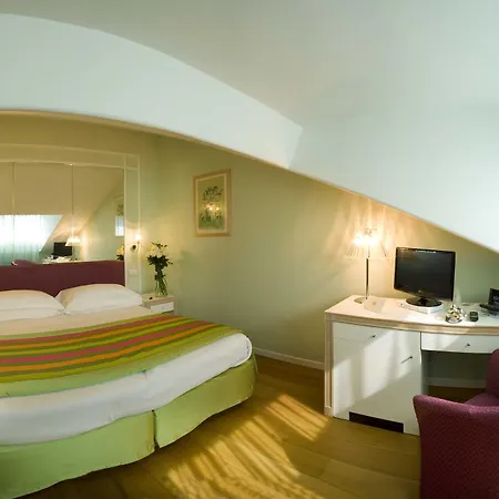 Roma Hotel 4*