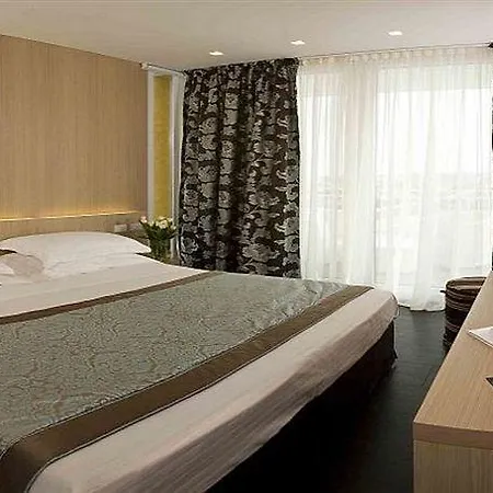 Roma Hotel 4*